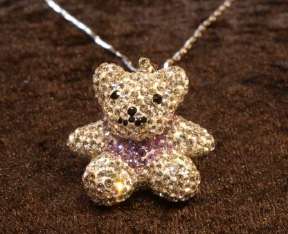 Ogrlica s SWAROVSKI ELEMENTS  kristali Medvedek vijoličen