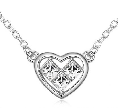 Ogrlica Geometrični srček  s kristali Swarovski® bela