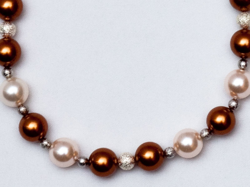 Rjavo bela ogrlica s Swarovski biseri